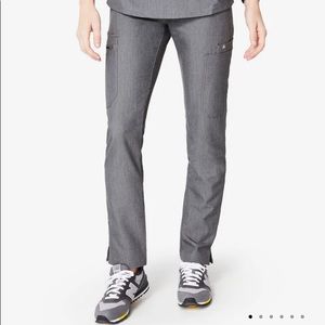 Figs Yola skinny scrub pant in graphite. Size Large.